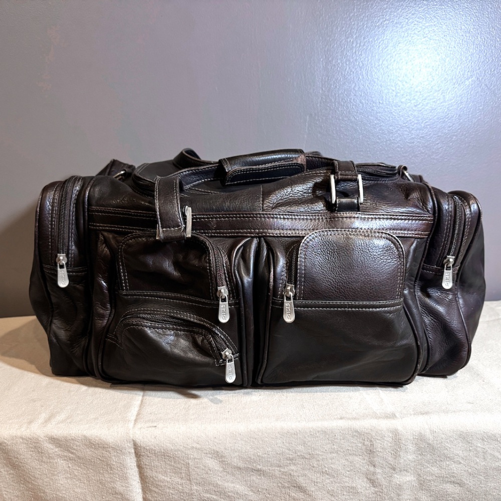Piel Leather Duffle with Multiple Pockets Dark Brown 20" Weekend Overnight Bag